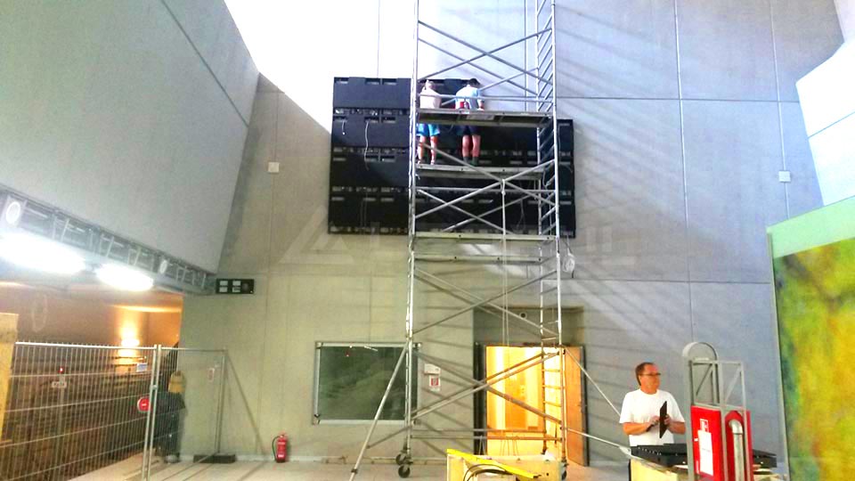 Hungary Metro Front Service LED Screen